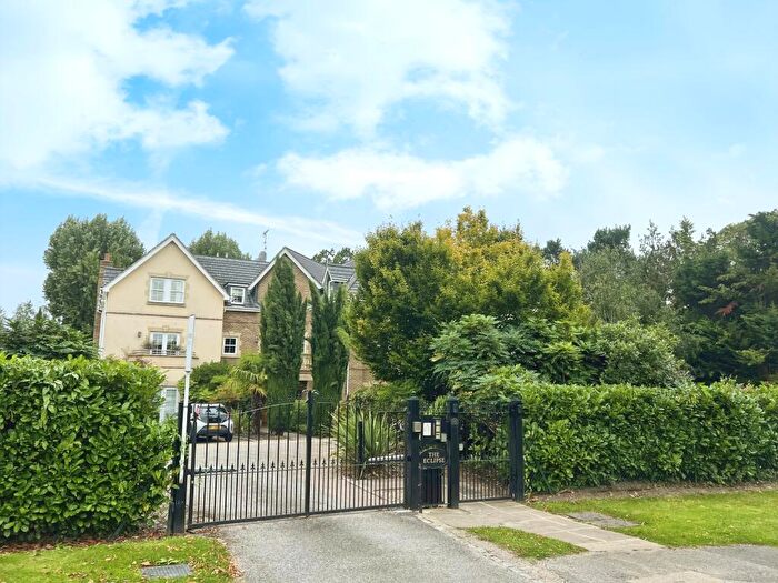 2 Bedroom Flat To Rent In Moor Lane, Esher, KT10