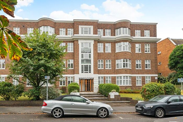 3 Bedroom Flat To Rent In The Downs, London, SW20
