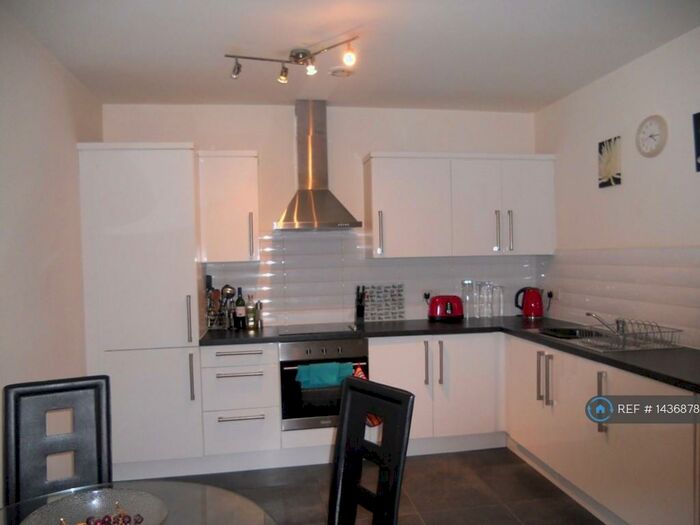 2 Bedroom Flat To Rent In Commercial Street, Morley, Leeds, LS27