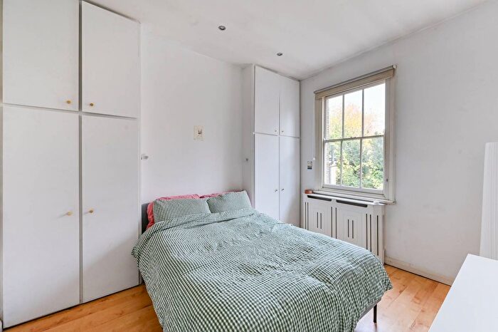 1 Bedroom Flat For Sale In Fourth Avenue, Queen's Park, London, W10