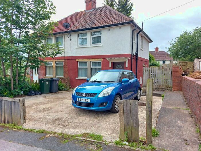 3 Bedroom Semi-Detached House To Rent In Malham Avenue, Bradford, BD9