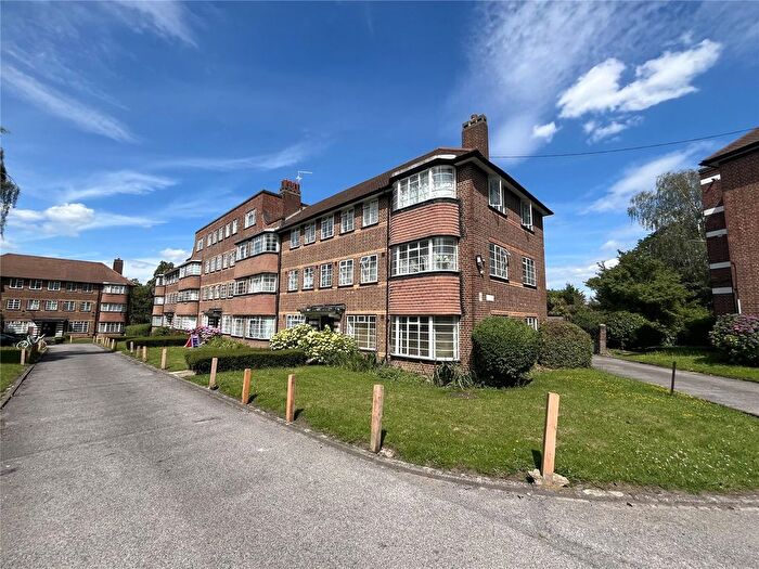 3 Bedroom Flat To Rent In Hanger Lane, Ealing, W5