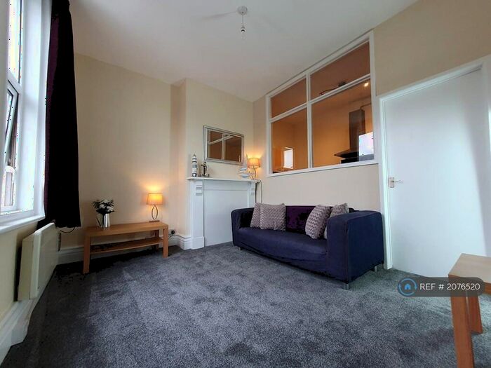 1 Bedroom Flat To Rent In St Alban's Road, Lytham St Annes, FY8