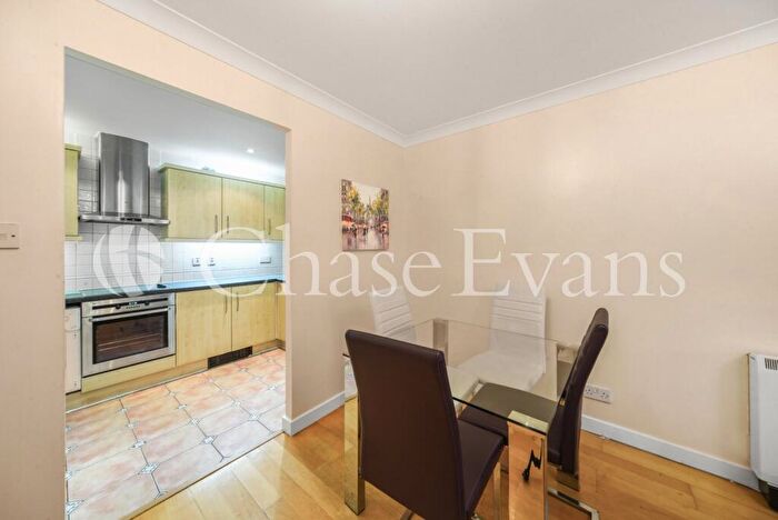 2 Bedroom Flat To Rent In Boardwalk Place, Canary Wharf, London, E14