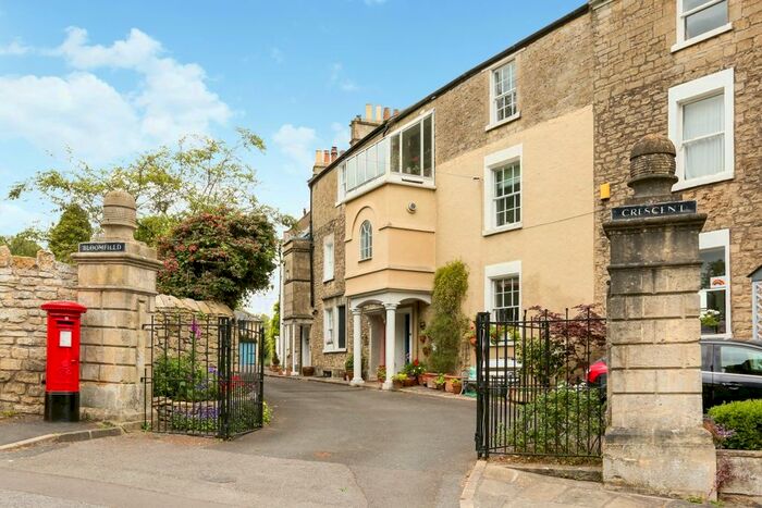 3 Bedroom Town House To Rent In Bloomfield Crescent, Bath, BA2