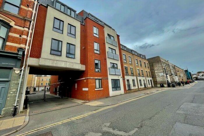 1 Bedroom Flat To Rent In Lyon Court, Rochester, ME1