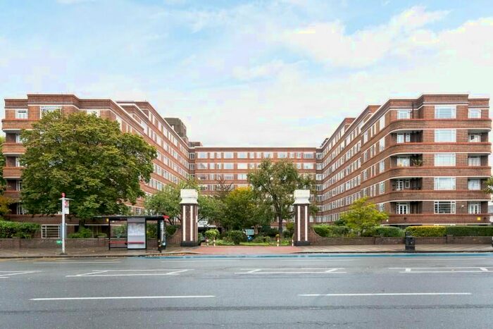 1 Bedroom Flat To Rent In Flat Du Cane Court, Balham High Road, London, SW17