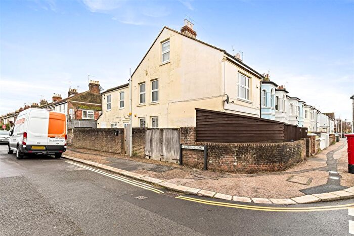 2 Bedroom Flat For Sale In Pavilion Road, Worthing, BN14