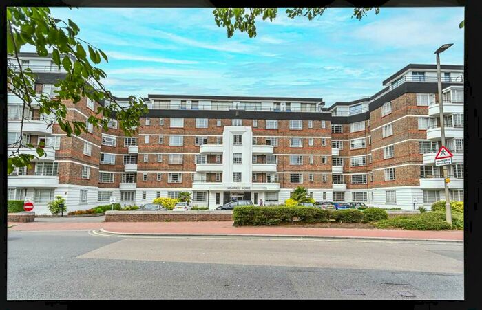 2 Bedroom Flat To Rent In Nightingale Lane, Clapham Common Westside, London, SW12