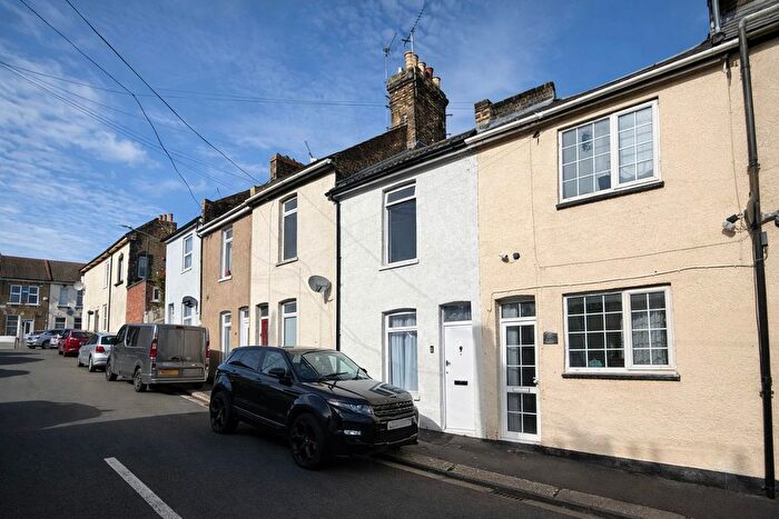 3 Bedroom Property To Rent In Wykeham Street, Rochester, ME2