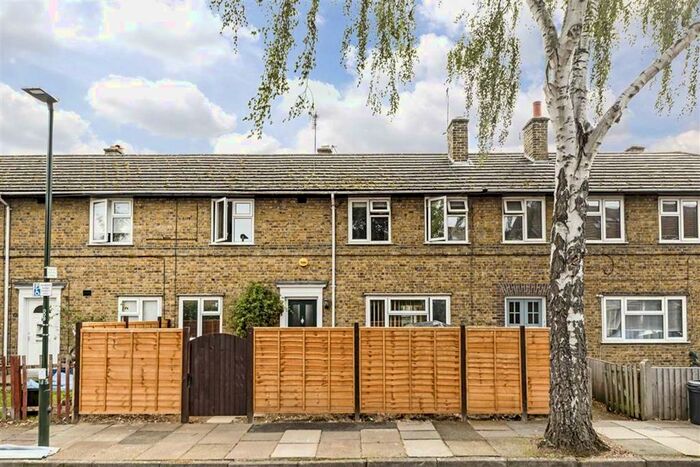 2 Bedroom Flat To Rent In Temple Road, Kew, Richmond, TW9