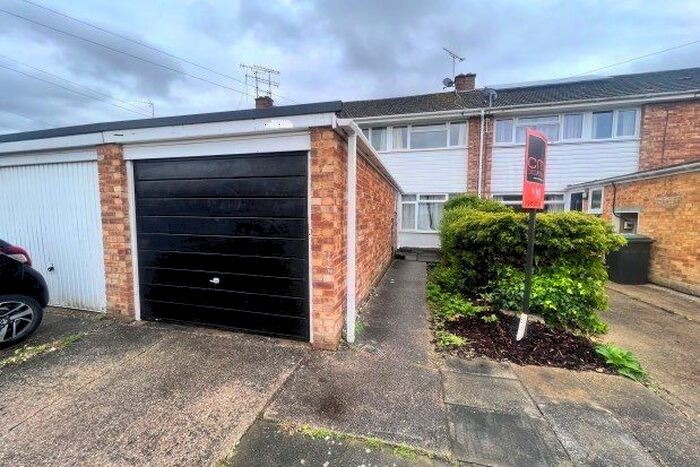 3 Bedroom Semi-Detached House To Rent In Sunrise Avenue, Chelmsford, CM1