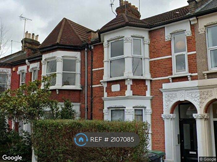 Studio To Rent In Raleigh Road, London, N8