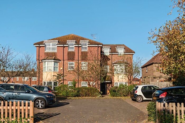 2 Bedroom Flat To Rent In Main Street, Feltham, TW13