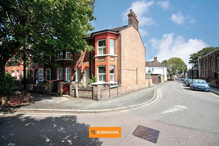 3 Bedroom End Of Terrace House For Sale In Princes Street, Dunstable, LU6