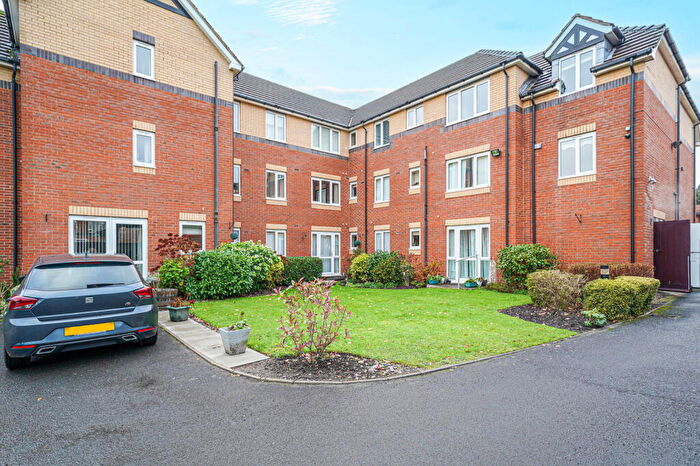 2 Bedroom Flat For Sale In Aynsley Court, Union Road, Shirley, B90