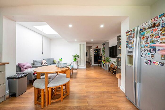 2 Bedroom Flat For Sale In Elsham Road, Leytonstone, London, E11