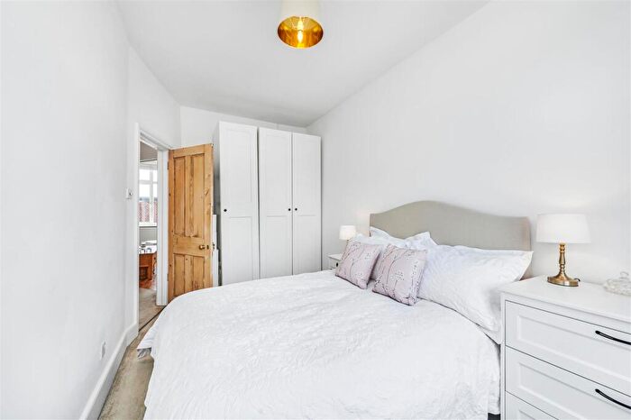 1 Bedroom Flat To Rent In Sheen Lane, East Sheen, SW14