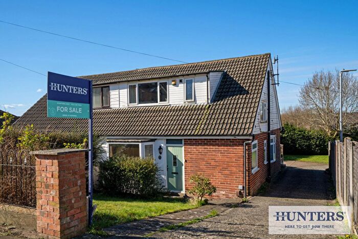 4 Bedroom Semi-Detached House For Sale In Banksfield Avenue, Yeadon, Leeds, LS19