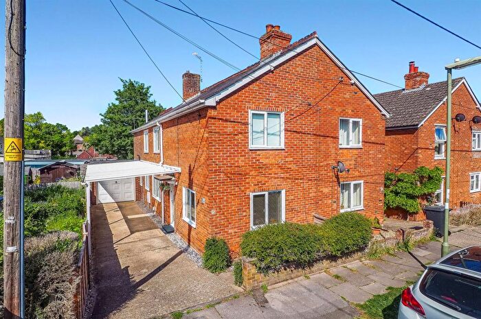 3 Bedroom Semi-Detached House For Sale In Hanson Road, Andover, SP10