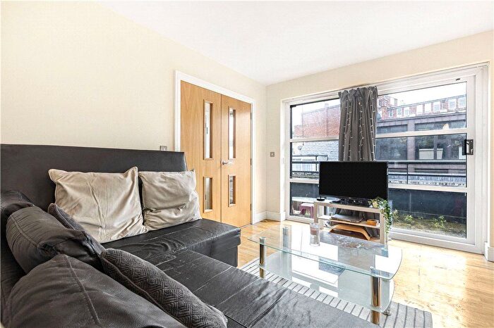 2 Bedroom Flat To Rent In Hatton Wall, London, EC1N