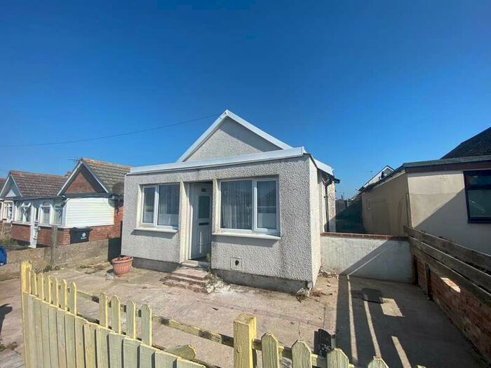 2 Bedroom Bungalow To Rent In Willow Way, Clacton-on-sea, CO15