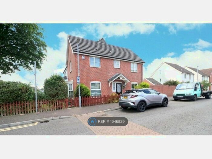 3 Bedroom Semi-Detached House To Rent In Hamleton Terrace, Dagenham, RM9
