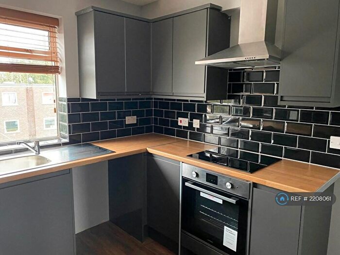2 Bedroom Flat To Rent In Waldronhyrst, South Croydon, CR2