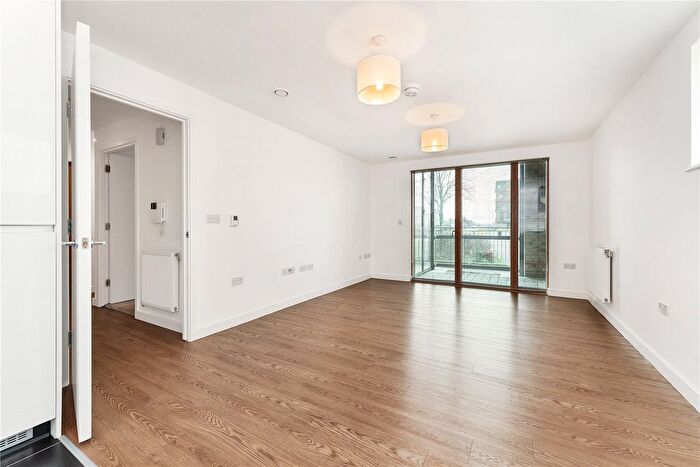 1 Bedroom Flat To Rent In Addenbrookes Road, Trumpington, Cambridge, Cambridgeshire, CB2
