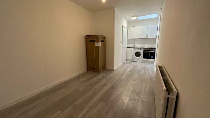 Apartment To Rent In Duckett Mews, Haringey, N4
