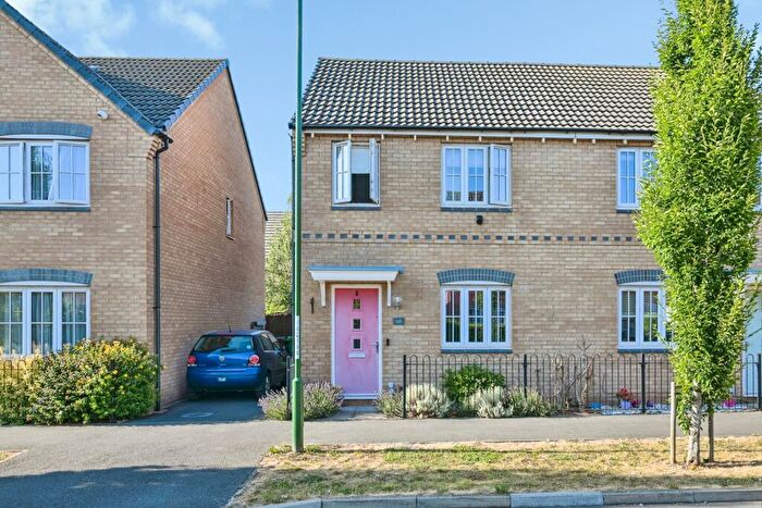 3 Bedroom Semi Detached House For Sale In Chalfont Drive, Nottingham, Nottinghamshire, NG8