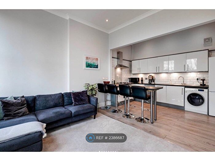 2 Bedroom Flat To Rent In Barons Court Road, London, W14