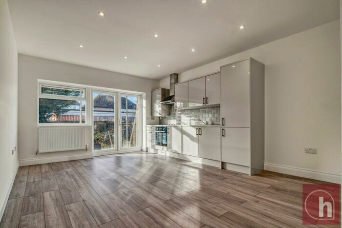 2 Bedroom Flat To Rent In Hendon Way, Childs Hill, NW2