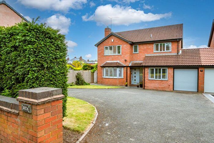 4 Bedroom Link Detached House For Sale In Hagley Road, Oldswinford, Stourbridge, DY8