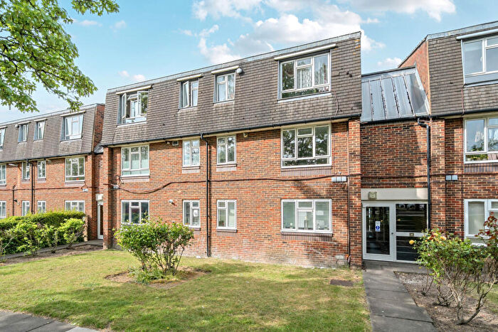 2 Bedroom Apartment For Sale In Hanover Way, Bexleyheath, DA6