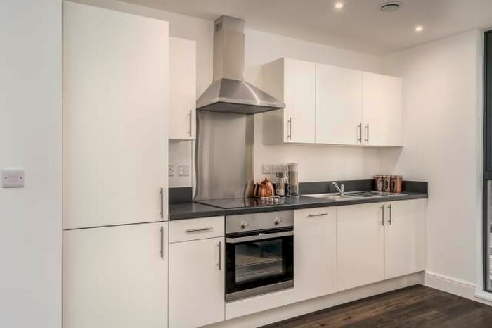 2 Bedroom Flat To Rent In High Wycombe, Buckinghamshire, HP11