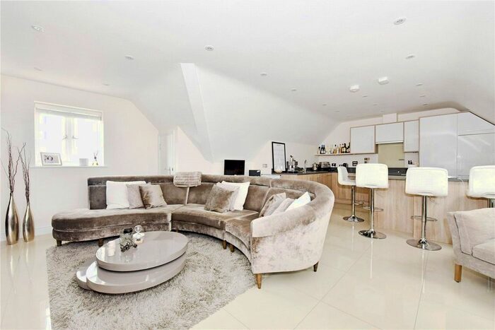 1 Bedroom Flat For Sale In Stud Green, Holyport, Maidenhead, Berkshire, SL6