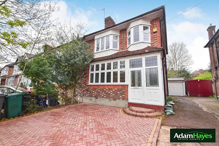 3 Bedroom Semi-Detached House To Rent In Chanctonbury Way, Woodside Park, N12