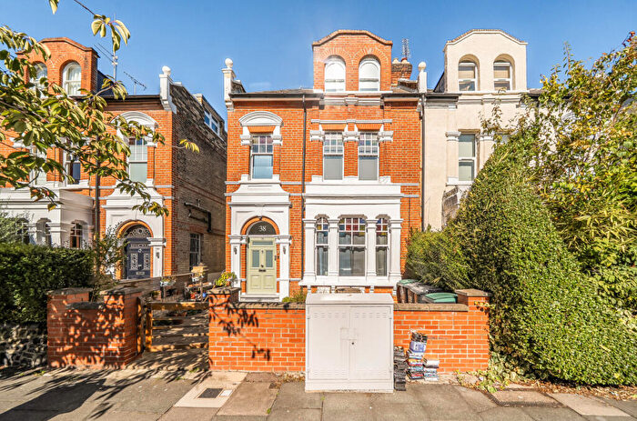 2 Bedroom Flat To Rent In Cecile Park, Crouch End, London, N8