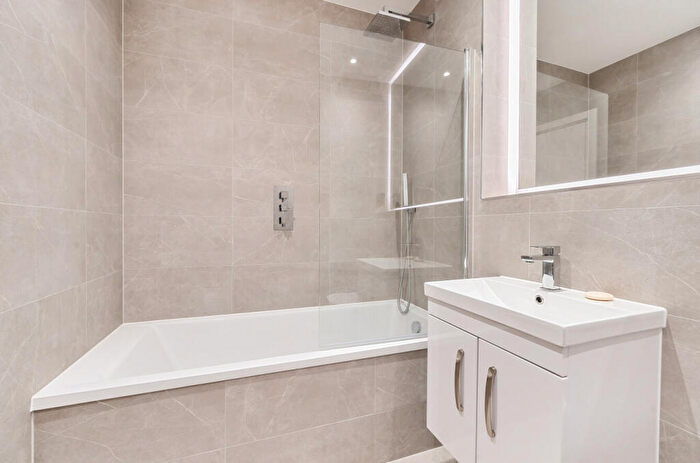 1 Bedroom Apartment For Sale In Ladymead, Guildford, Surrey, GU1