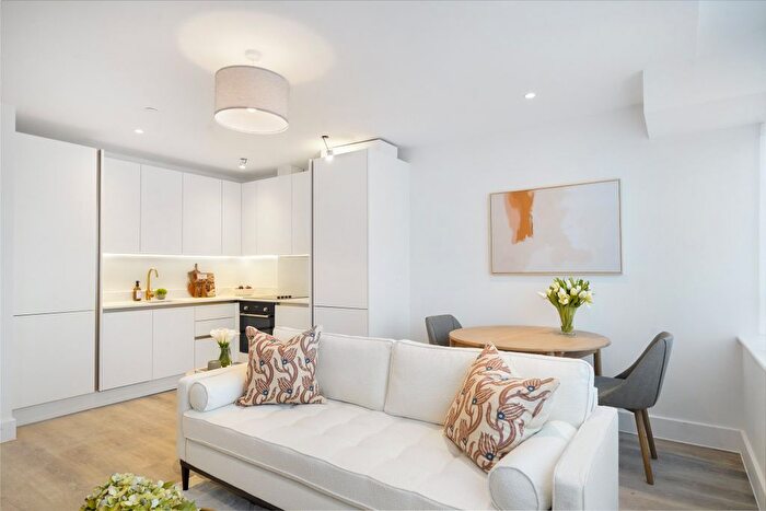 Studio To Rent In Streatham High Road, London, SW16