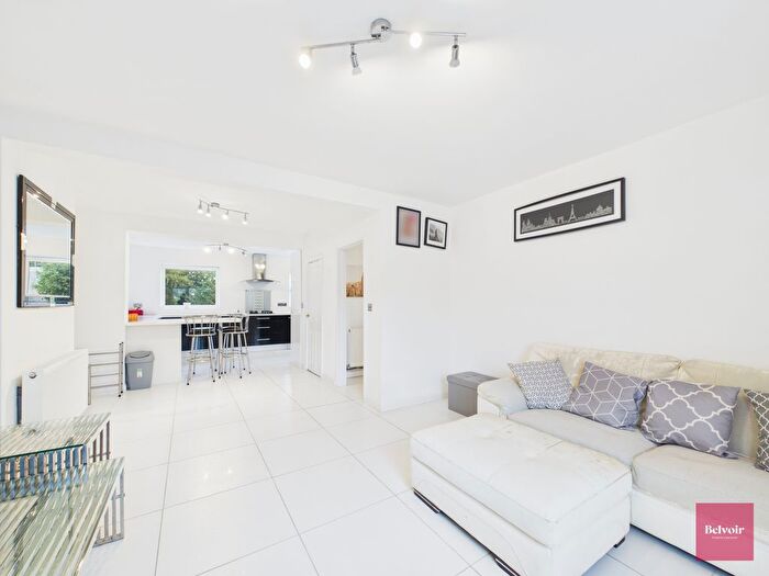 4 Bedroom Semi-Detached House For Sale In Townhill Road, Mayhill, Swansea, SA1