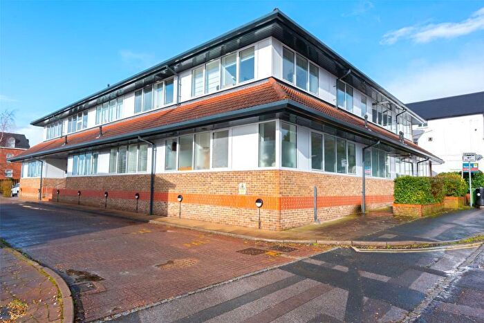 1 Bedroom Flat For Sale In Victoria Avenue, Camberley, GU15
