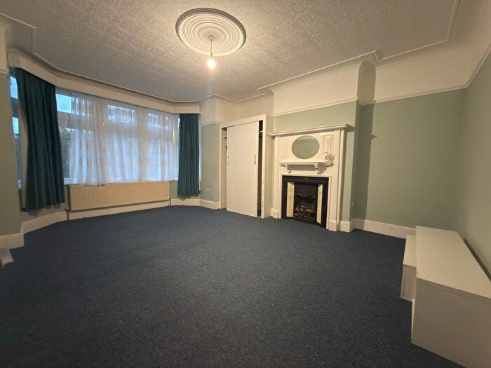 2 Bedroom Flat To Rent In Emerson Road, Ilford, IG1