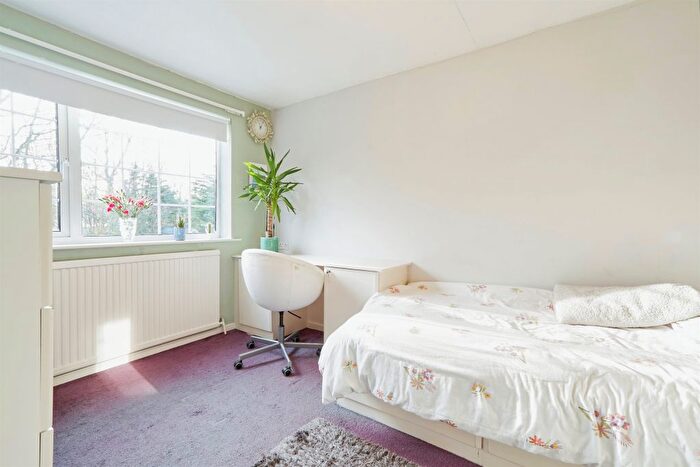 4 Bedroom Detached House For Sale In Mawcroft Close, Yeadon, Leeds, LS19