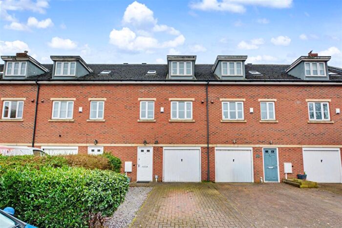 3 Bedroom Town House For Sale In Saxton Court, Arnold, Nottingham, NG5