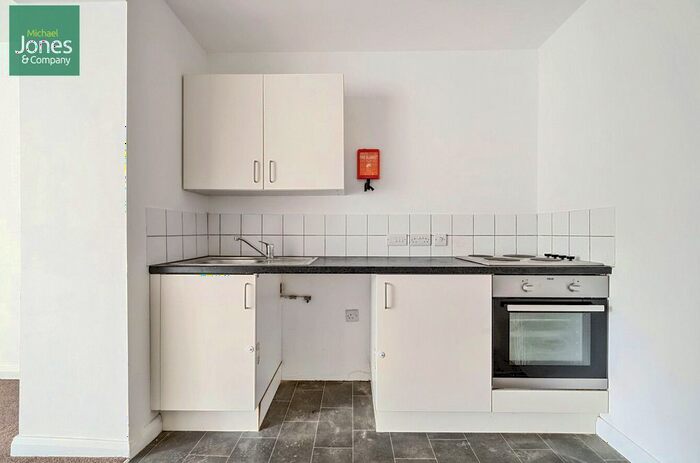 1 Bedroom Flat To Rent In North Road, Lancing, West Sussex, BN15