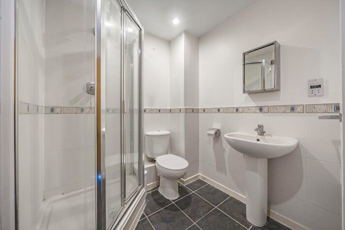 2 Bedroom Flat For Sale In Central Reading, Berkshire, RG1