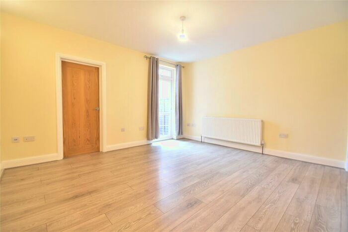 1 Bedroom Maisonette To Rent In Blackamoor Lane, Maidenhead, Berkshire, SL6