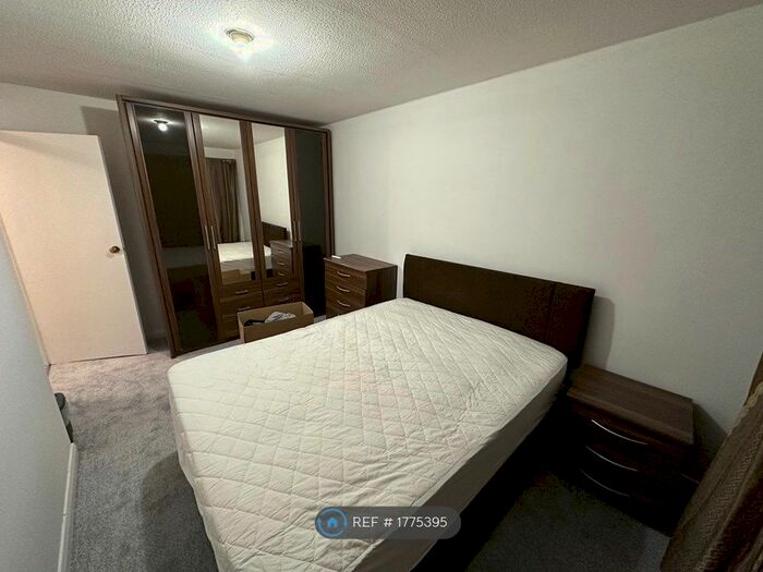 4 Bedroom Terraced House To Rent In Spencer Road, Isleworth, TW7